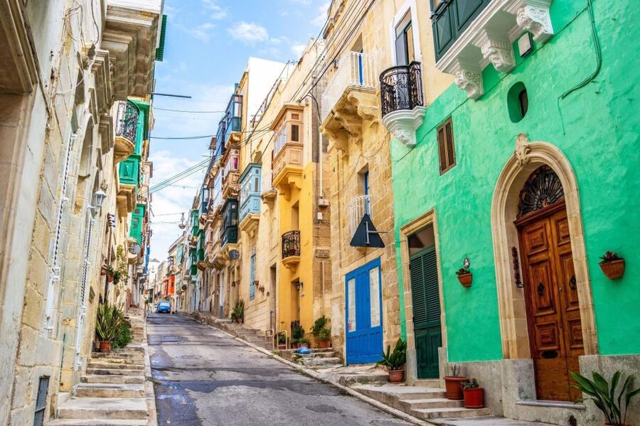 Valletta: Self-Guided Historical Walking Tour (Audio Guide) - Lower Barrakka Gardens to the Siege Bell War Memorial, then Manoel Theatre
