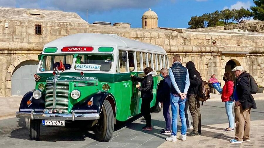 Valletta: Sunday Vintage Bus to Marsaxlokk - The Return to Valletta: Build in a Timing Cushion