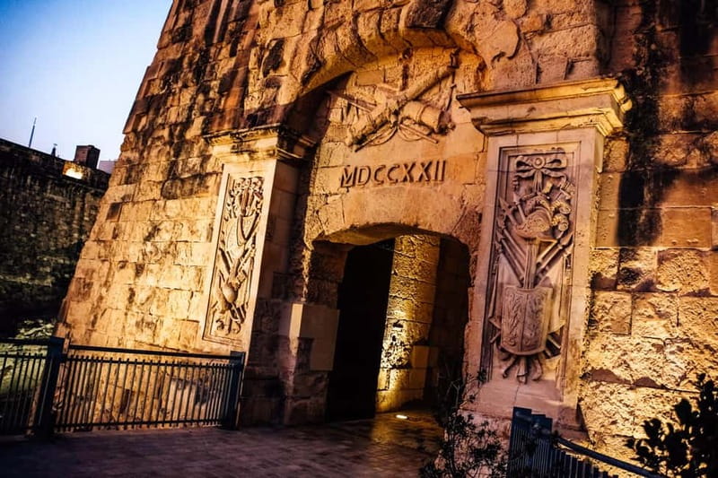 Witchcraft and Blood in Birgu - Walking Tour - Ghosts in palazzos and fortifications: how the tour turns buildings into stories